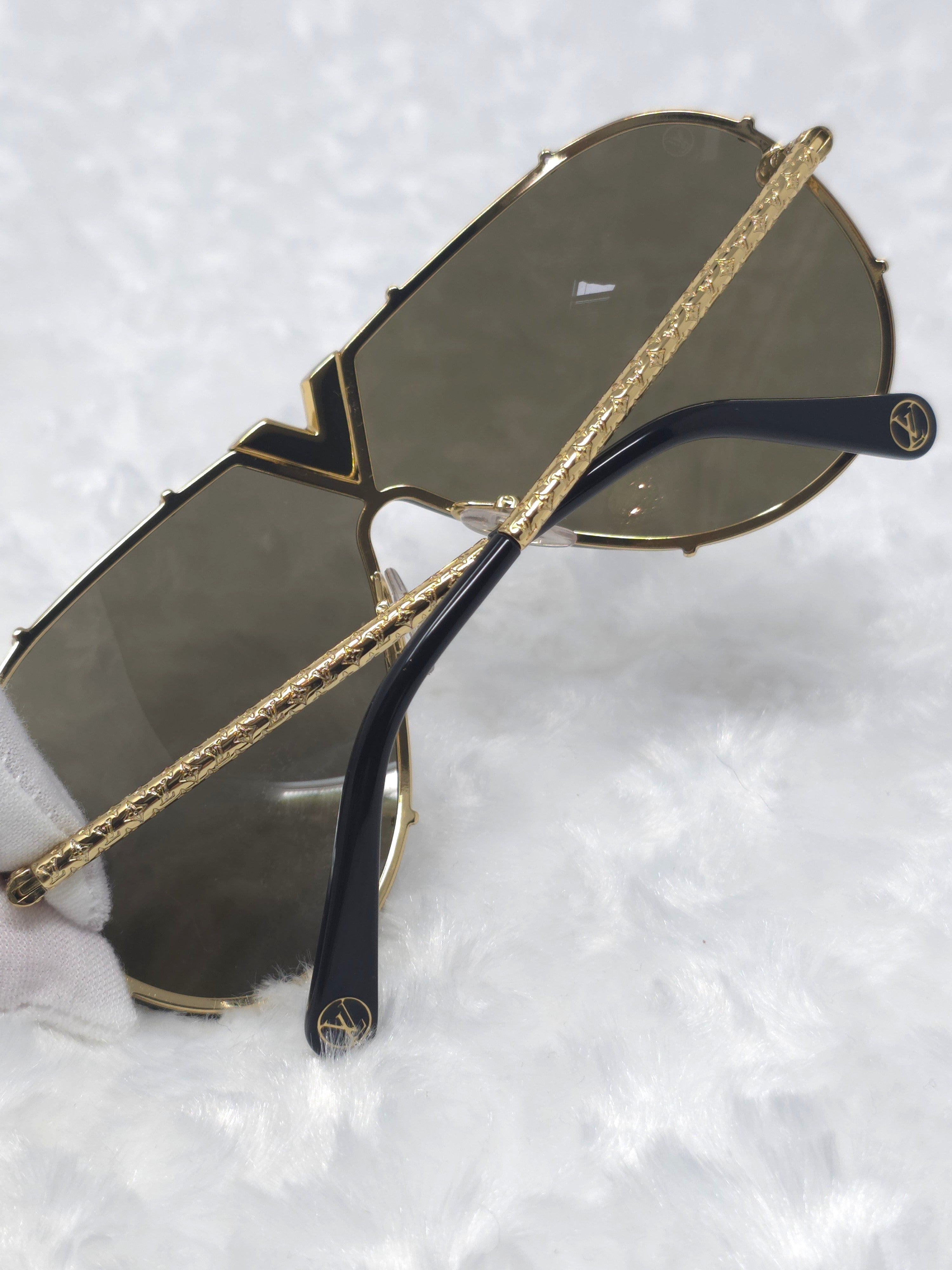 L V Driver Aviator Sunglasses